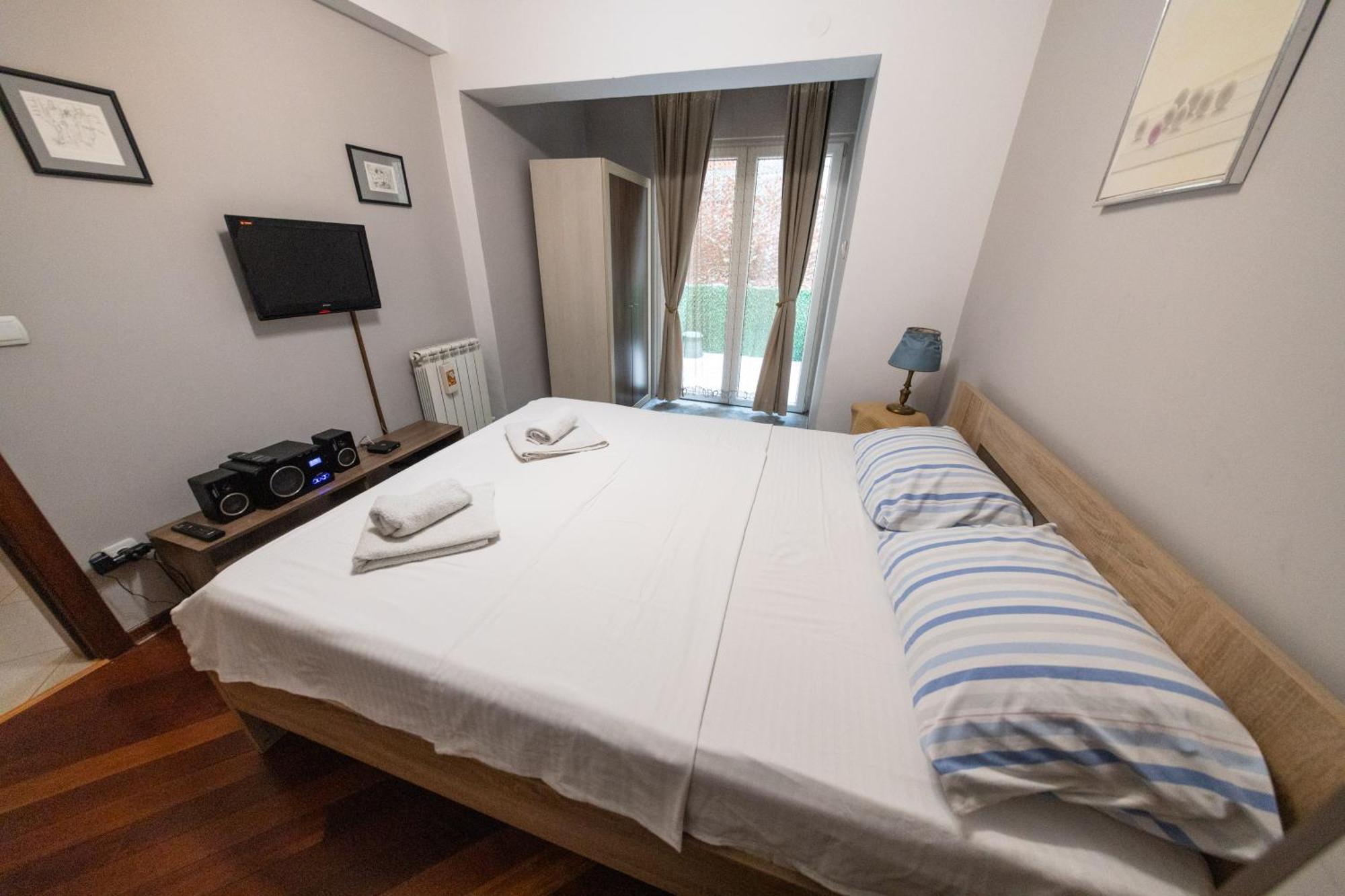 Lux Place Apartments Downtown Kragujevac Exterior foto